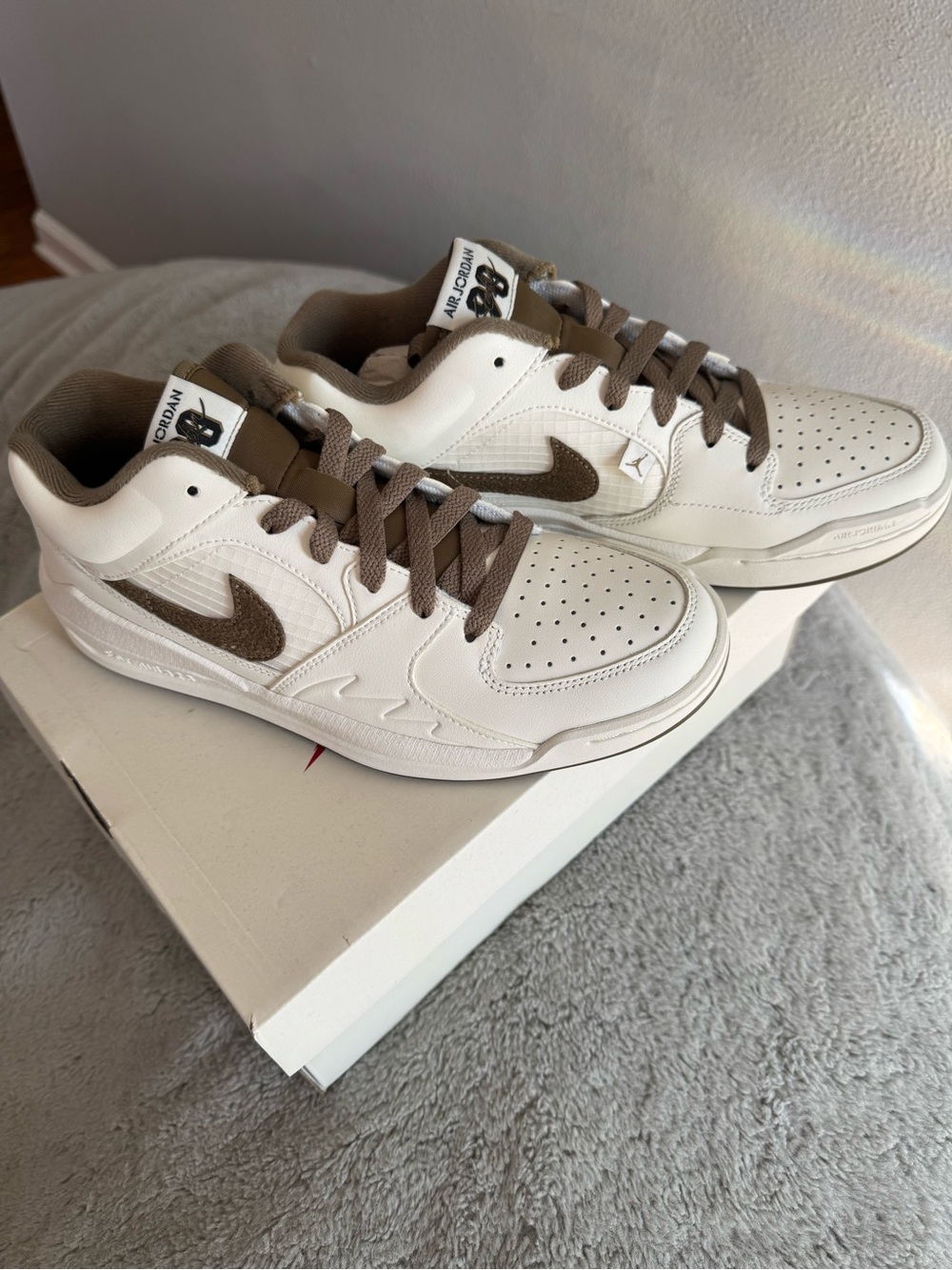 Jordan Low-Top Sneakers in White and Brown